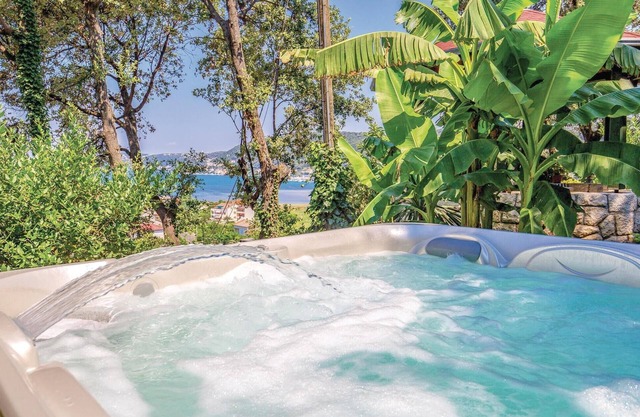 Nice home in Supetarska Draga with WiFi