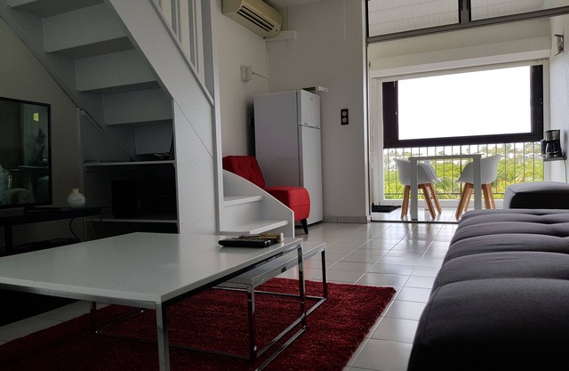 Nice T2 duplex 5 minutes from the beach with open views