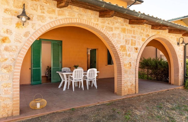 Nice three-room apartment in typically Tuscan style on the ground or first floor of approximately 50 m2 located in the area around the swimming pools.It is composed of a living room with dining area, flat-screen television and sofa bed, kitchenette equip