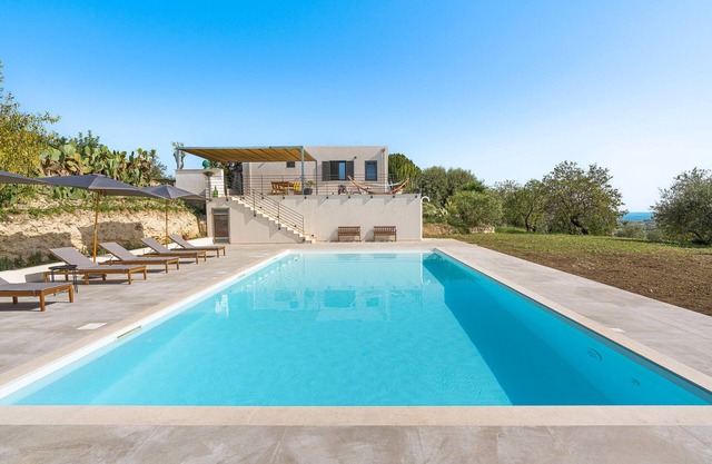Nice villa with pool near Noto, Sicily
