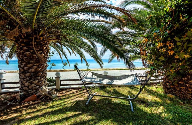 Nikiti Seaside Villas