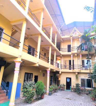 Nikunj Safari Guest House Sauraha- A place where you can book jungle wildlife Safari