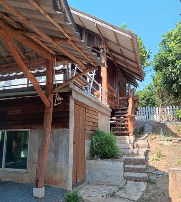 Ninetynine country house