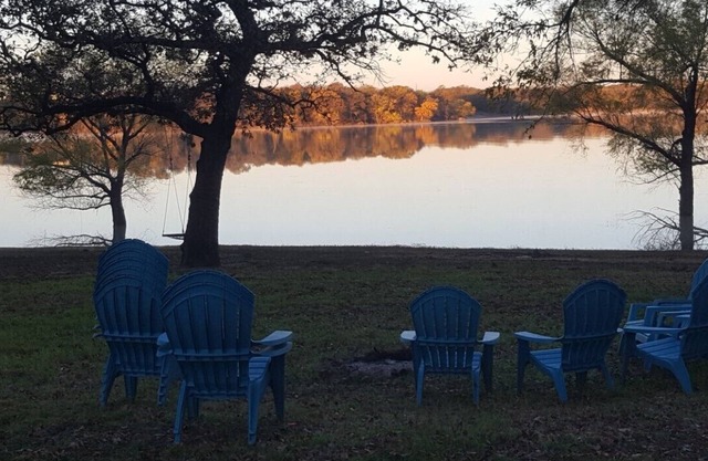 nn Lake front hidden gem . No cleaning fee. Pet friendly
