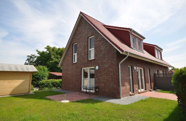 No. 76 - House In the Garden Country - No. 76 - House In the Garden Country