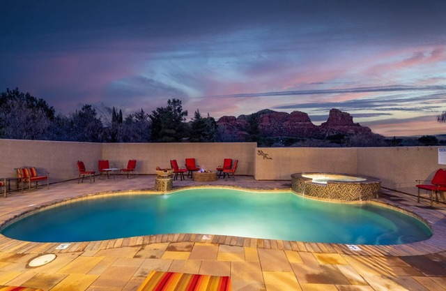 NO clean fee, Red Rock VIEWS, Heated Pool, 5BR