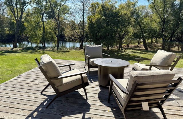 No cleaning fees! Between Branson and Springfield, Sleeps 16! Pet friendly!