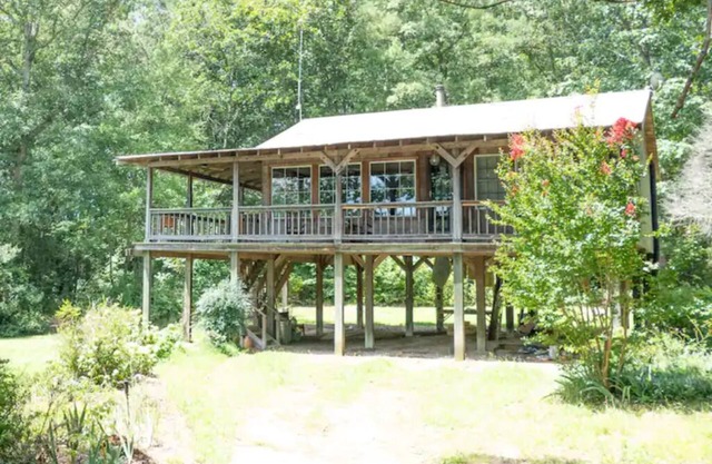 No Fees 2BR Cabin Tucked Away on Private Lake