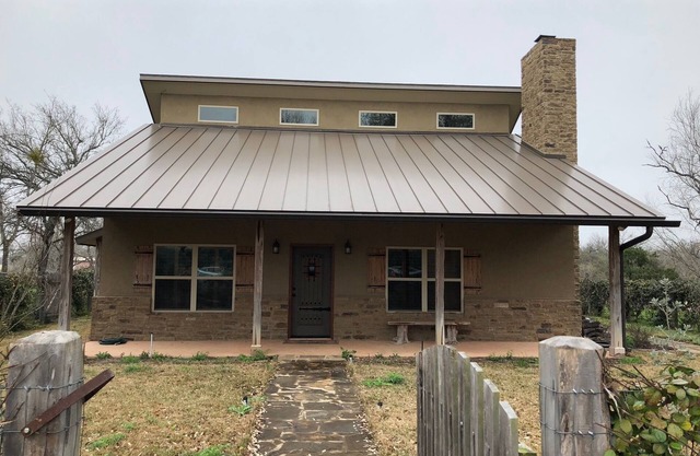 No Security Deposit on Hill Country Ranch Hideaway minutes from San Antonio