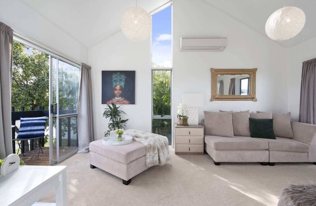 *No Service Fee!* Walk to the Lake & Town Centre