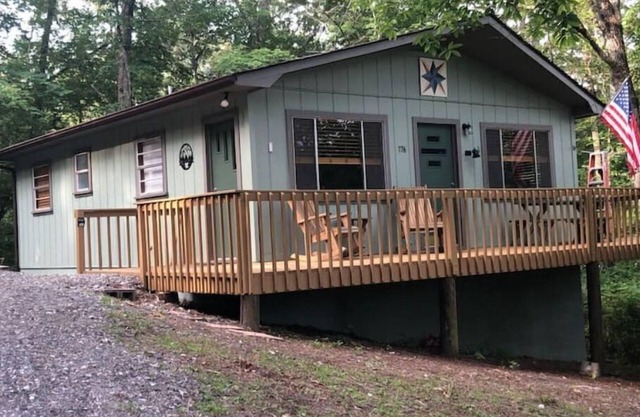 No steps and dogs welcomed!