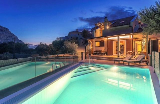 Normabel relaxing house with heated pool and sauna