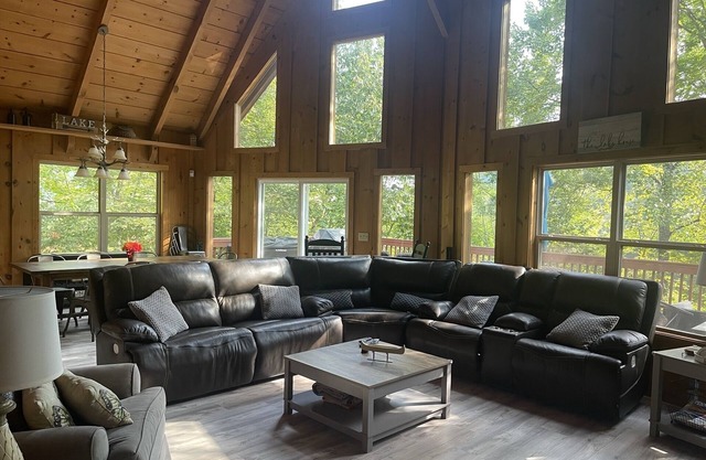 Norris Lake Butterfly Landing - Recently Updated 16 Guest Lakefront w Dock Home