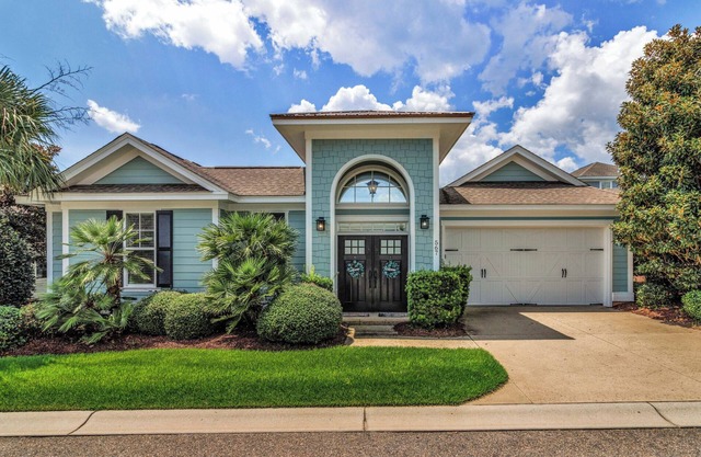 North Beach Resort- Fresh clean home- walk to ocean, resort pools, lazy river!