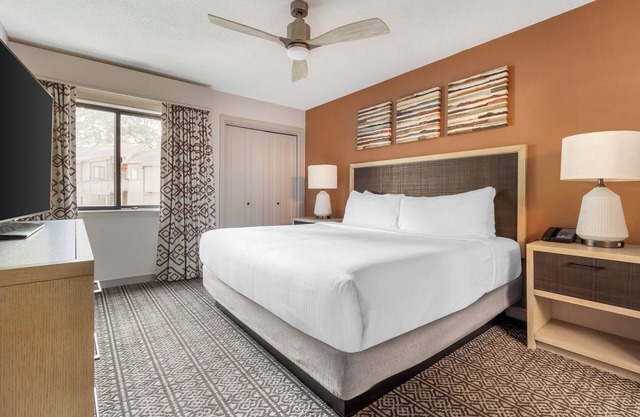 North Carolina Escape! Two Great Units, Swimming Pools, Gym and Free Parking