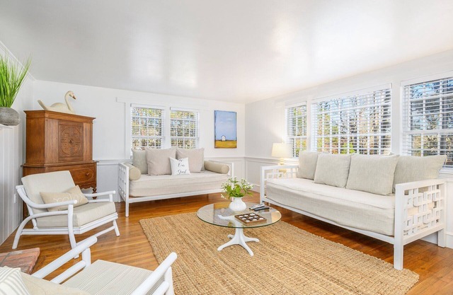 North Chatham, Quaint Cottage, Great Yard, Welcome to Bobs Place