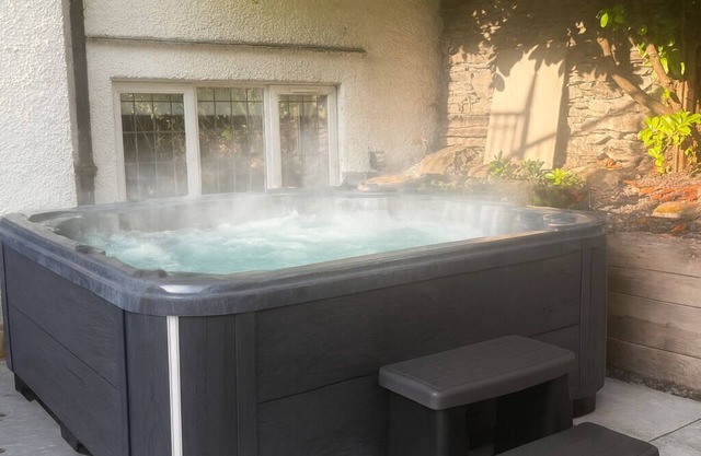 North Cottage - Once Owned by Beatrix Potter with Play Park and Hot Tub!