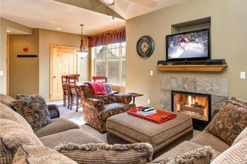 North Fox Hollow Haven Unit F