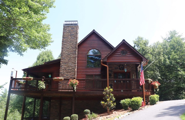 North GA Mountains Beautiful Panoramic Views, Hot Tub, WIFI, Fireplace