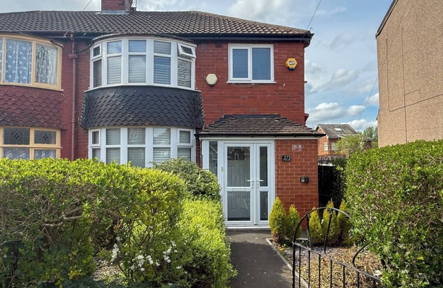 Northeast Manchester, Sleeps 8 with Onsite Parking