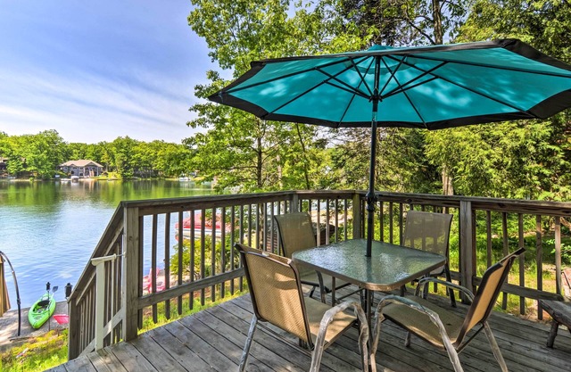 Northern Michigan Lake House w/Boat Dock + Kayaks