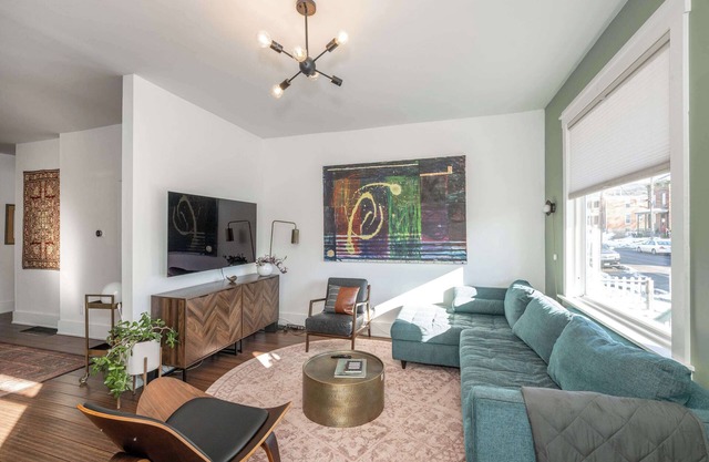 Northside Nook – Home for 6!