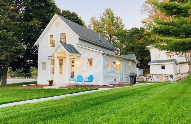 Norwood Farm and Vineyard, Village Guest Cottage