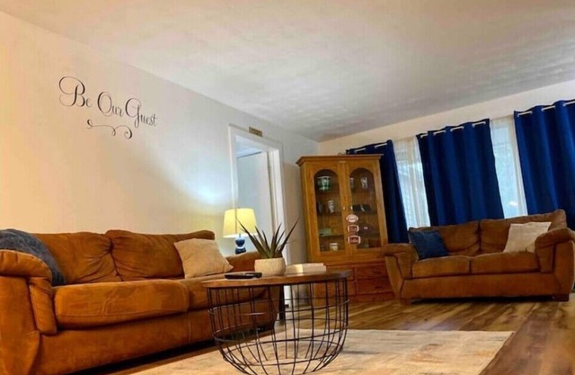 Notre Dame vs USC Weekend: 5 BR Ranch Walk to Campus/2 Full Baths +Game Room