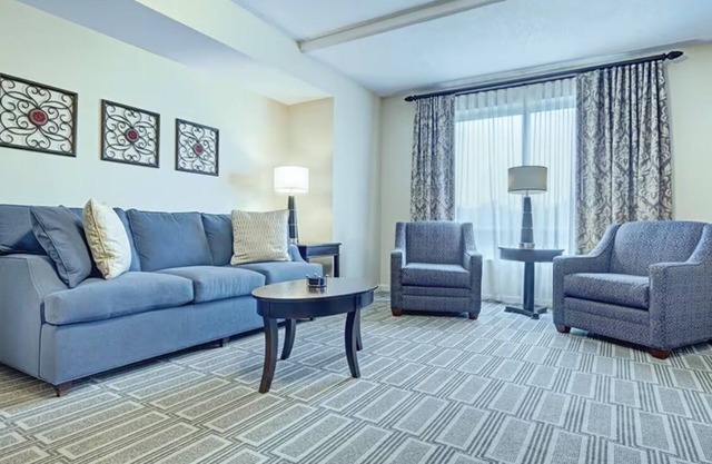 Nov 17-21 Charming Old Town Alexandria 2 Bedroom Deluxe Unit -Minutes from Metro