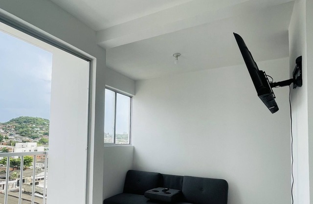 NUEVO. Excelente localización, piscina, parqueadero.