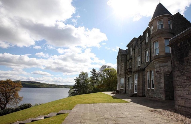 Number 4 Lomond Castle - Sleeps 4 - sleeps 4 guests in 1 bedroom