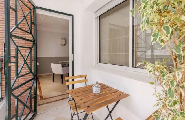 Number Six Triangle d'Or by IB Signature