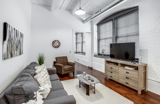 NY Style Centric Loft with King Bed by Park ave