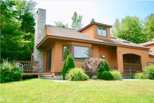 O8 Renovated Forest Cottage Townhome with great Mt Washington views fast wifi Walk to skiing