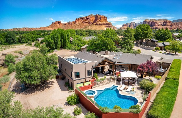 Oak Creek Oasis: Pool, Spa, Golf