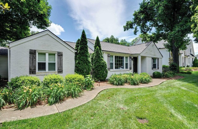 Oak Hill Haven - Theater Room & Large Outdoor Area