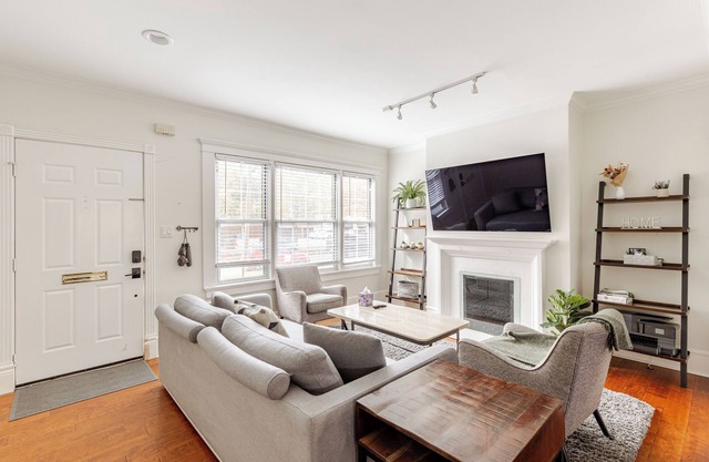 Oak Lawn House Private Backyard WFH Setups