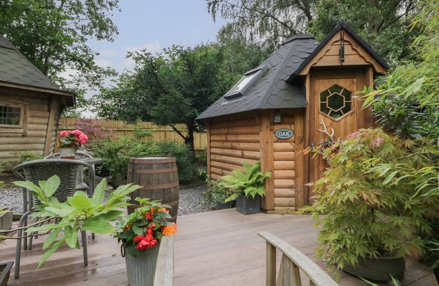 OAK, pet friendly, character holiday cottage in Ulverston