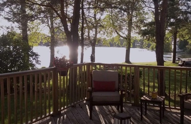 Oakland County All-Sports Lakefront Home-4 Bedrooms with many amenities