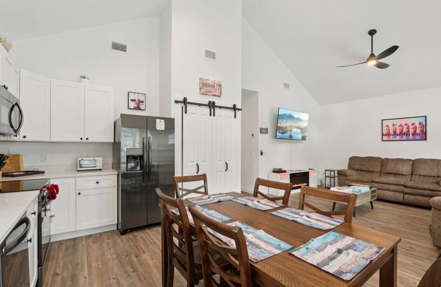 Oasis 4 - Near Downtown | TVs, Arcade, Games, Fun!