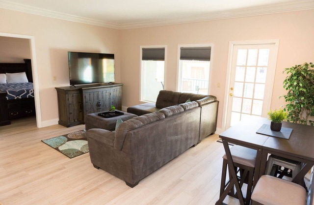 Oasis Condo at Viera Lake Las Vegas with 4 beds!