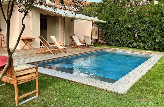 Oasis, greenery and swimming pool in the heart of Saint-Tropez