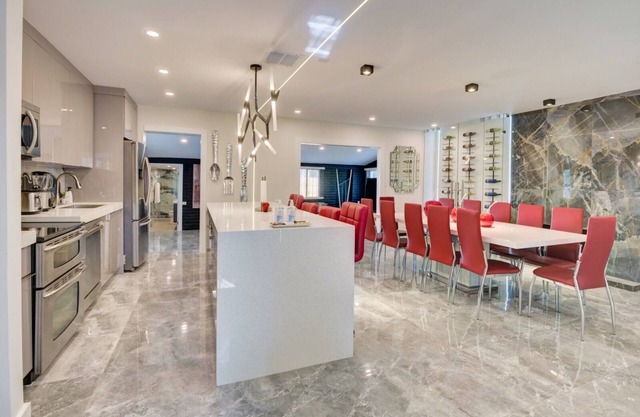 Oasis Home! W/ private pool and movie theater