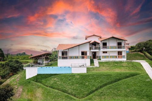 Oasis Montenegro Pool jacuzzi 10min to Coffee Park