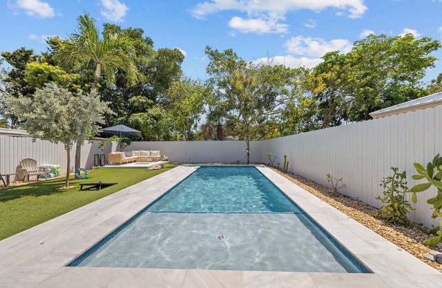 Oasis Residence-Pool-Grill- Turf-Mins2Airport, Beach, HardRock