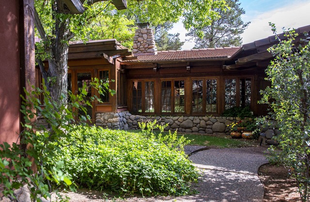 Oasis Retreat Nestled Near World Renown Hiking
