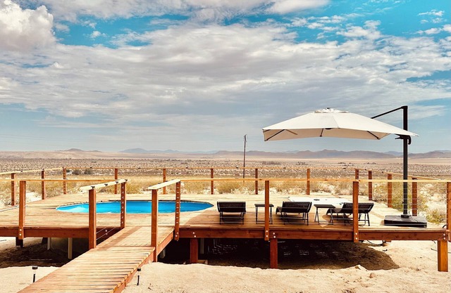 Oasis with Pool, Spa, Views, and short walk from Joshua Tree Park