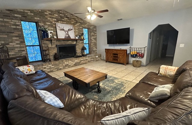 Ocala Country House, pool, game room & playground,10 min to WEC!