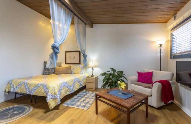 Ocean Beach #4 Esalen, Cozy Cottage/studio, only 3 blocks to the beach 🏖