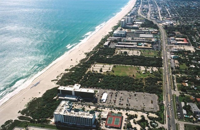 Ocean Bliss! 4 Units for a Family! Onsite Pool, Parking, Direct Access to Beach!